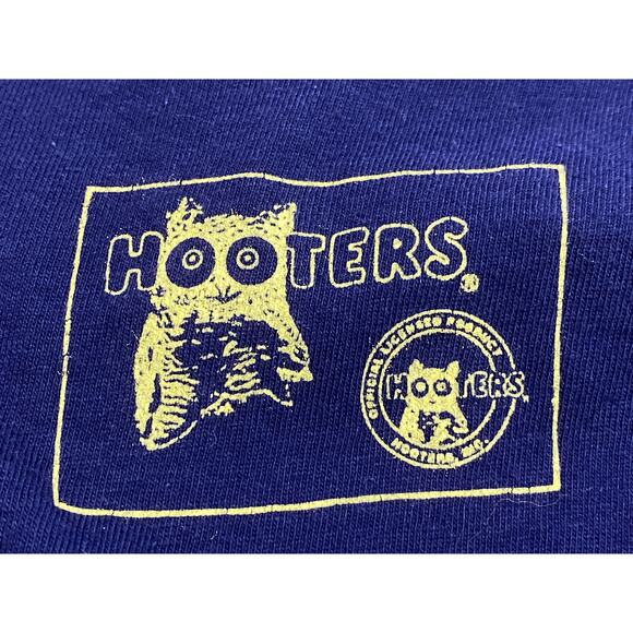 Vintage Hooters University T-Shirt Size XL Blue Single Stitch Irving Campus - Picture 9 of 9